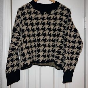 Max Studio Black and Cream Houndstooth Sweater